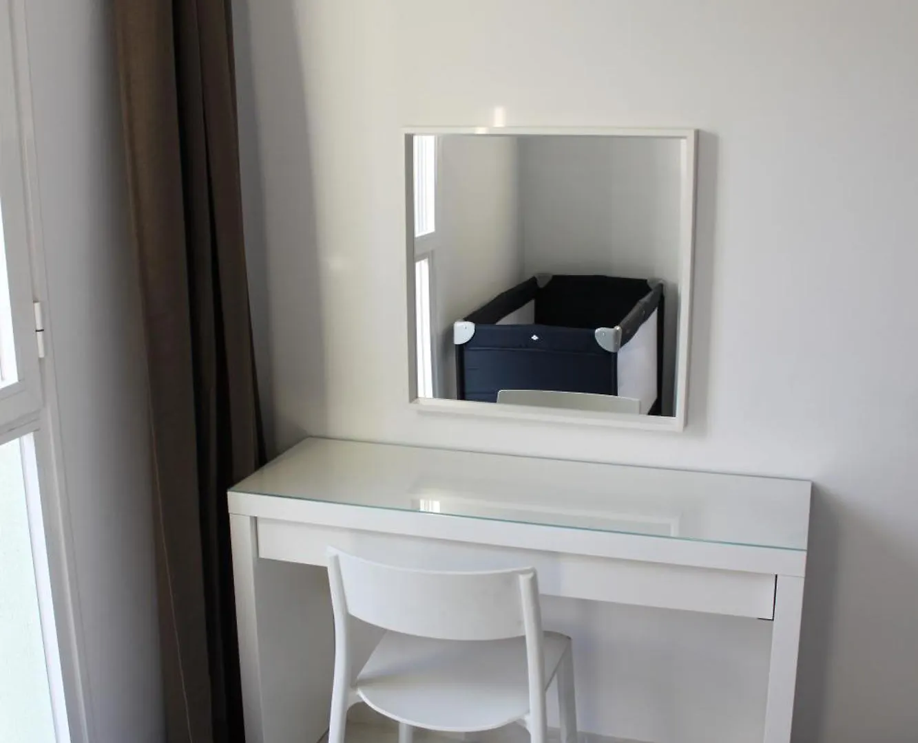 Modern 1 Bed Apartment, Minutes From The Beach El Medano  0*, El Medano (Tenerife)
