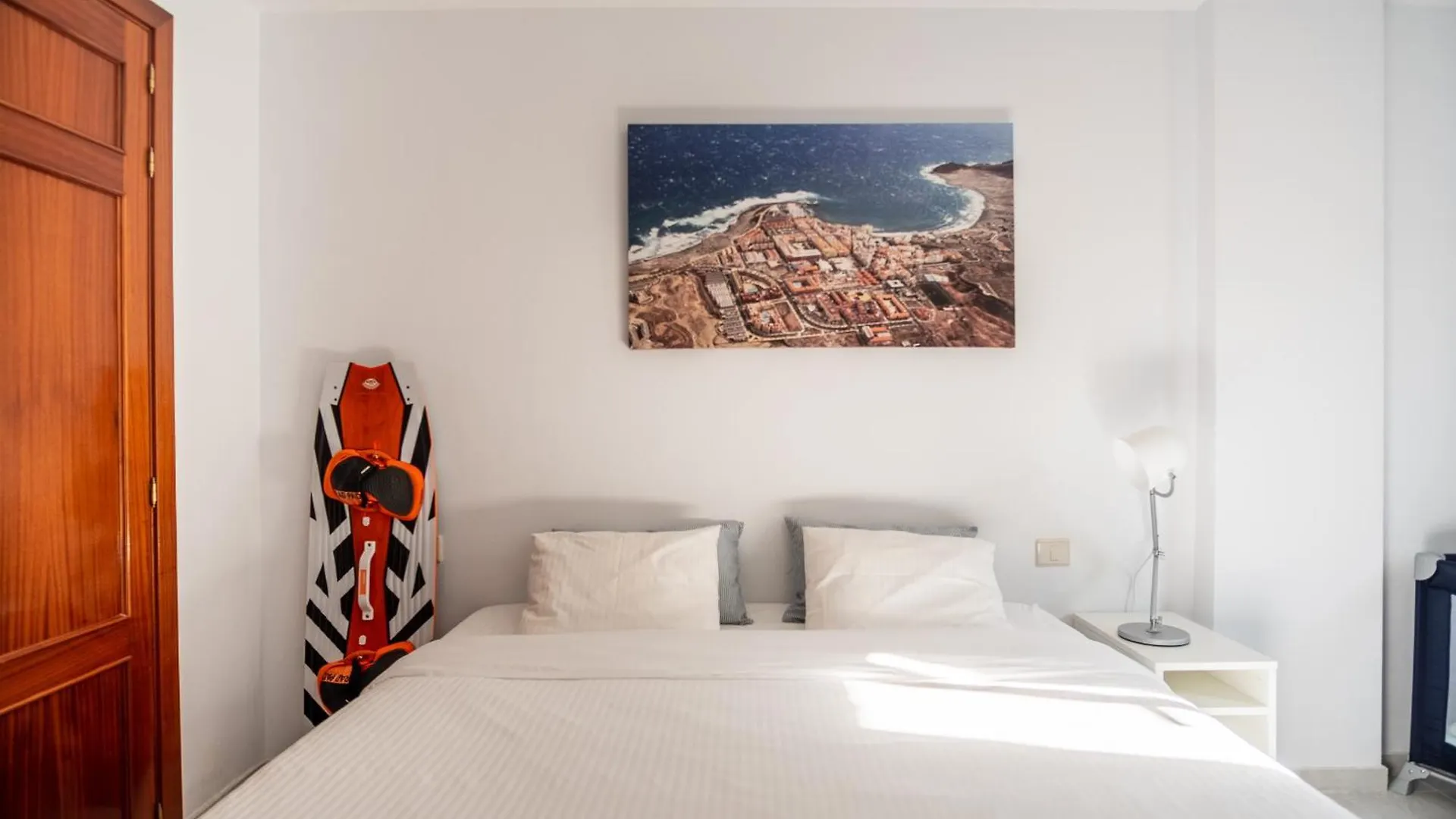 Modern 1 Bed Apartment, Minutes From The Beach El Medano  0*, El Medano (Tenerife) Spain