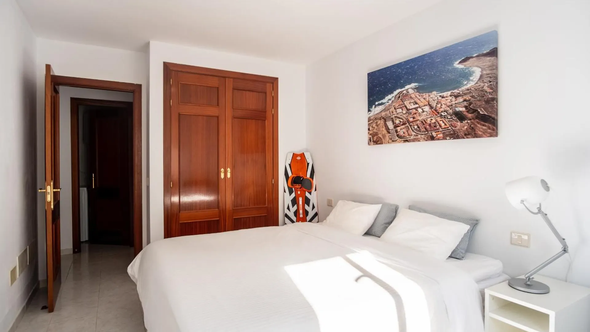 Modern 1 Bed Apartment, Minutes From The Beach El Medano  Apartment El Medano (Tenerife)